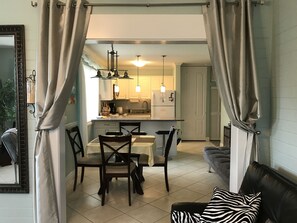 Dining - Cozy Low Rate-WalktoBeach Townhouse-UNIT#1 QUOTED-1Bd/1ba/LR/ Full Kitchen-WIFI (Daytona Beach)