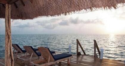 Beach King Suite Pool AC Dock Free Paddleboards