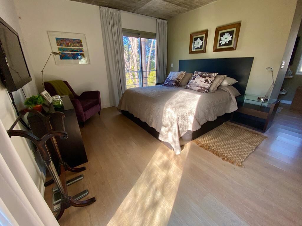 4 bedrooms, Egyptian cotton sheets, premium bedding, desk