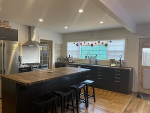 Fridge, microwave, oven, stovetop - In the heart of the tech terrace unit neighborhood (Lubbock)