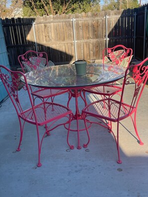 Outdoor dining - In the heart of the tech terrace unit neighborhood (Lubbock)