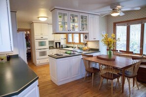 Coffee/tea maker, fridge, microwave, oven