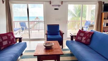 Smart-TV, DVD-spiller og kontorer