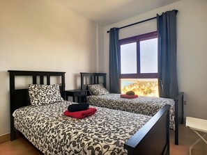 2 chambres, fer et planche à repasser, Wi-Fi gratuit, draps fournis