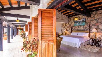 5 chambres, coffres-forts dans les chambres, fer et planche à repasser