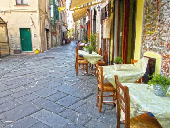 Outdoor dining - Three-room apartment in a strategic location between downtown and the sea CIN IT009002C2KQ9JCI5G (Albenga)