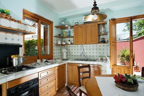 Kühlschrank, Ofen, Herdplatte, Geschirrspüler