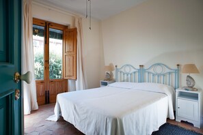 3 bedrooms, iron/ironing board, free WiFi, bed sheets - Holiday apartment with sea access on the Ionian Coast, Sicily (Torre Archirafi)