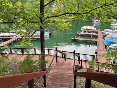 Complimentary boat slip!  Affordable 3 Bed House-Pickleball! Close to Clemson!