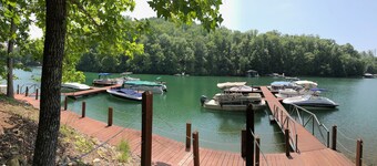 Complimentary boat slip! Affordable 3 Bed House-Pickleball! Close to Clemson!
