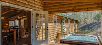 Piney Knob Lodge-15 Min to Lake Lure-30 Min to TIEC-Hot Tub -Stocked Pond-Creek