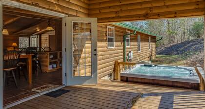 Piney Knob Lodge-15 Min to Lake Lure-30 Min to TIEC-Hot Tub -Stocked Pond-Creek