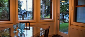 ダウンタウン、公園、レストランに近い素敵な小さな設備の整ったスイート