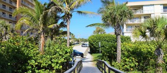 🏝Renovated Condo Steps from the Beach🏝