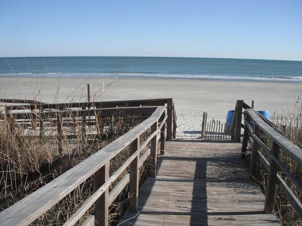 Accommodatie ligt op het strand, strandlakens
