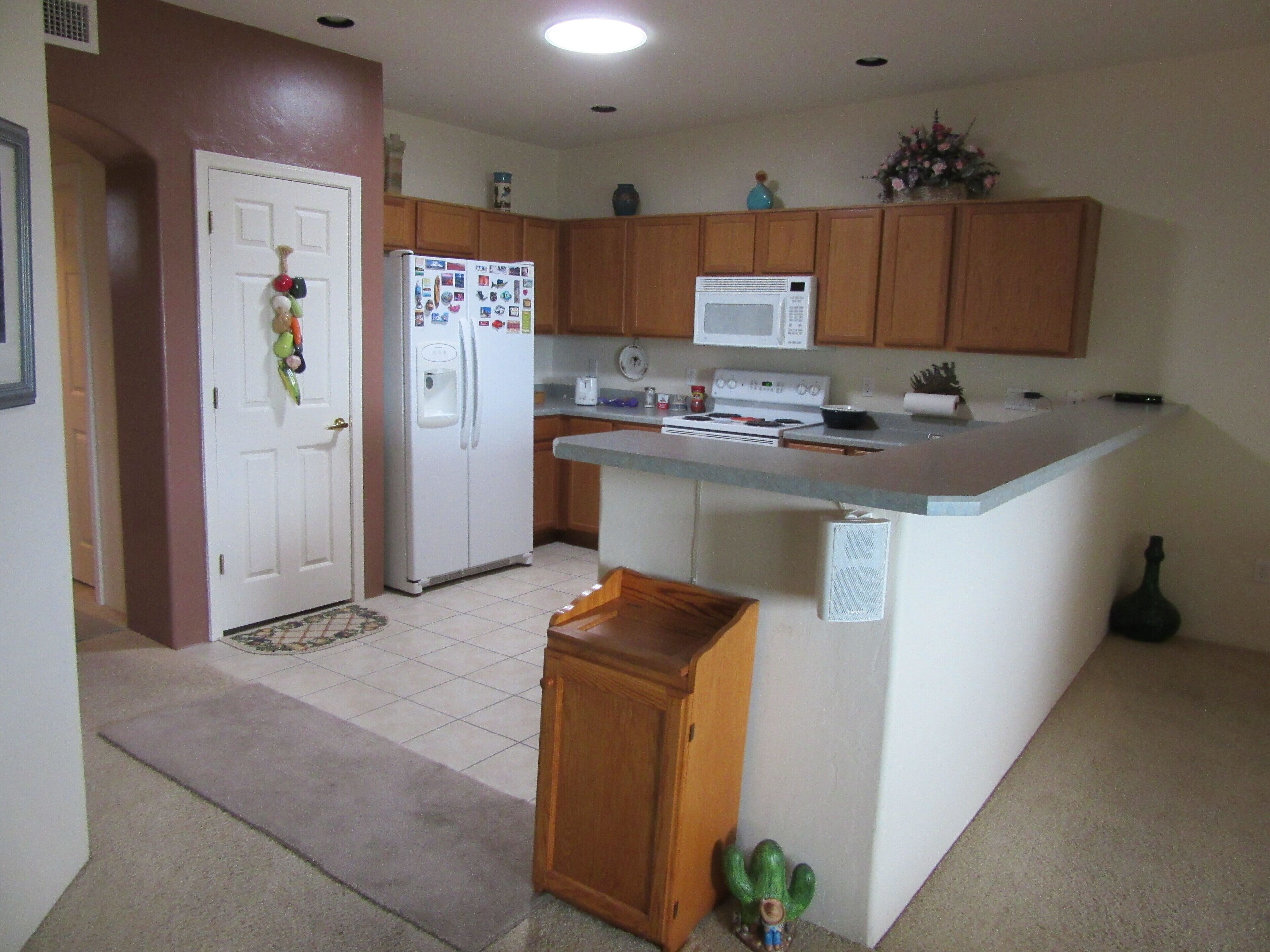 Quiet and comfortable, with beautiful views from the back porch, 2 bedroom 