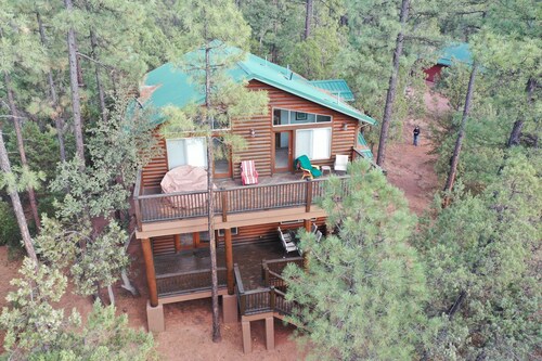 Mountain Cabin With Cool Temperatures, Great Views, And Modern Furnishings.