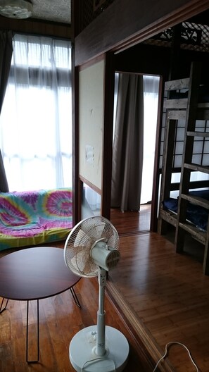 Interior - Tebiro BeachBackpackers (Tatsugo)