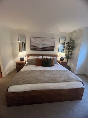 2 bedrooms, iron/ironing board, free WiFi, bed sheets - Whistler Village executive 2BD/2.5BR walking distance to everything, hot tub (Whistler)