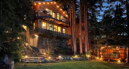 Quintessential Lake House on the shore of GL, awe-inspiring views