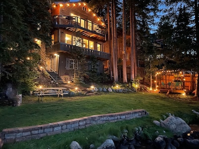 Quintessential Lake House on the shore of GL, awe-inspiring views