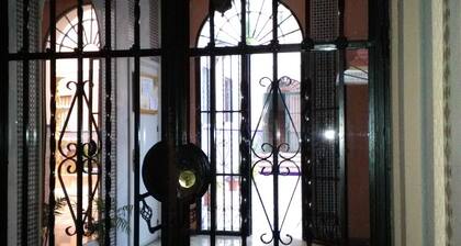 APARTAMENTO CON DOS DORMITORIOS, PLAZA DE APARCAMIENTO Y DOS PATIOS, TODO NUEVO