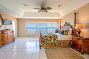 4 bedrooms, iron/ironing board, travel cot, free WiFi - Oceanfront 4 bedroom, 3 Bath House, Private Pool and Deep Water Concrete Dock!! (Marathon)