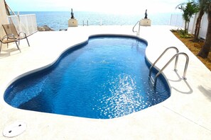 Outdoor pool, a heated pool - Oceanfront 4 bedroom, 3 Bath House, Private Pool and Deep Water Concrete Dock!! (Marathon)