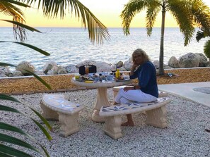 Outdoor dining - Oceanfront 4 bedroom, 3 Bath House, Private Pool and Deep Water Concrete Dock!! (Marathon)