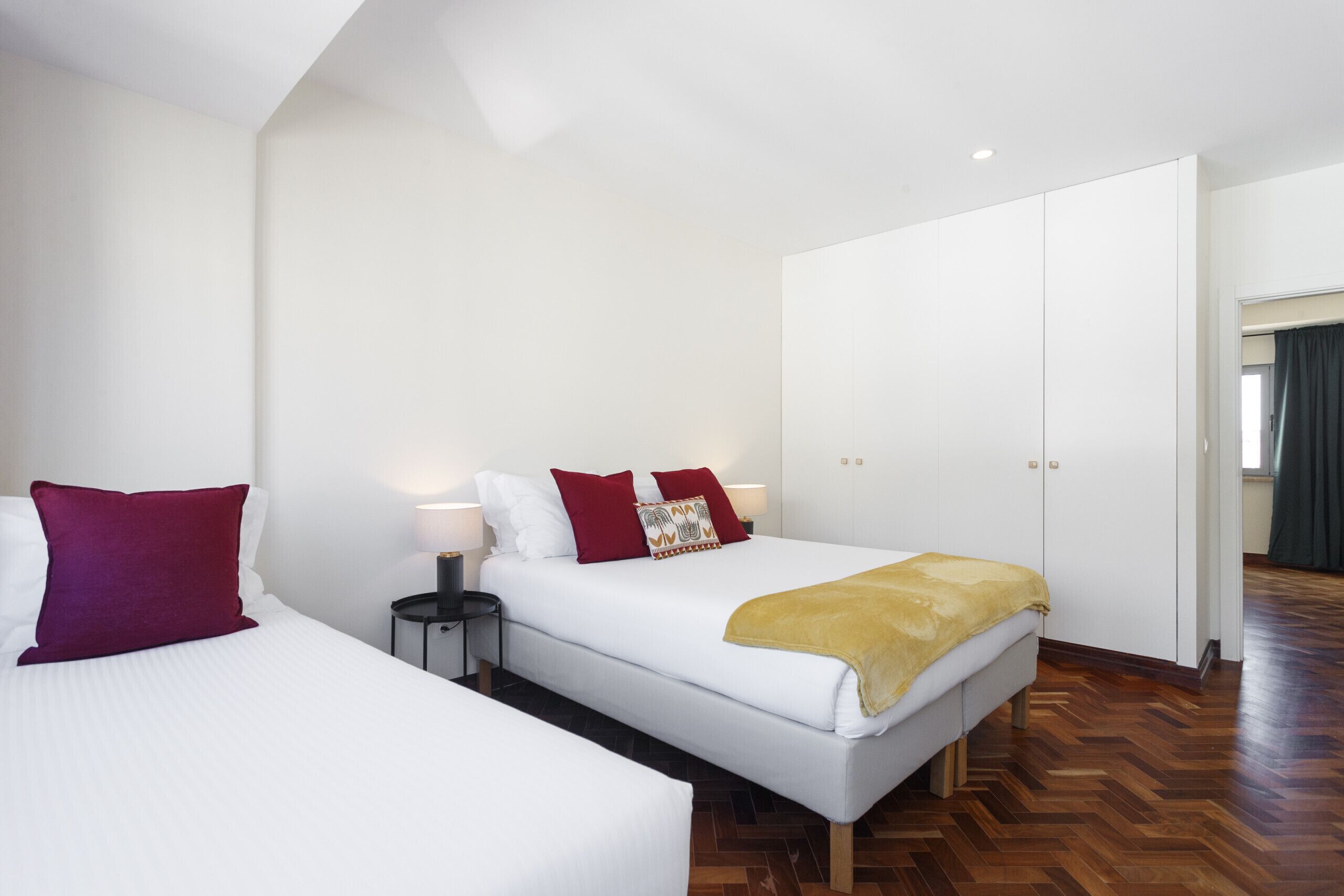 1 habitación, tabla de planchar con plancha, wifi gratis y ropa de cama 