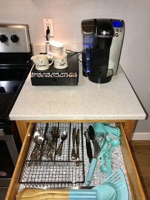 Fridge, microwave, stovetop, dishwasher