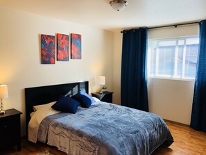 3 bedrooms, iron/ironing board, Internet, bed sheets - Family home in Seattle (Everett)