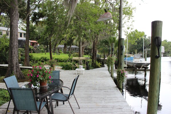 تناول الطعام بالخارج