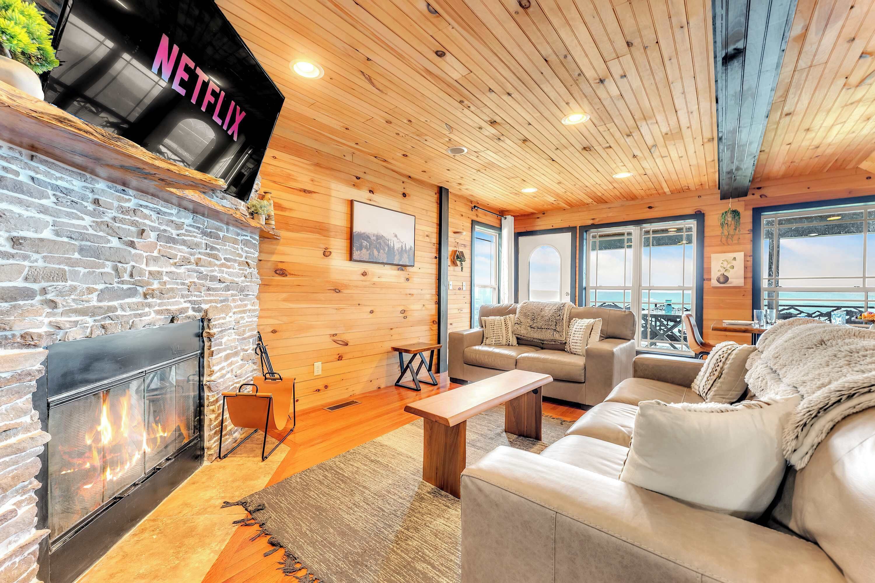 Televisión y chimenea 