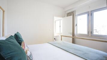 1 habitación, tabla de planchar con plancha, wifi gratis y ropa de cama