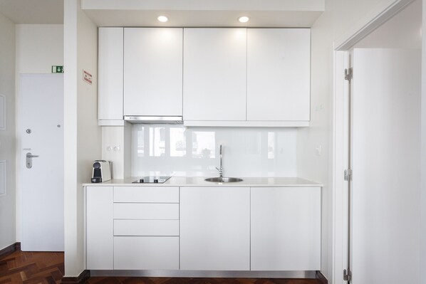 Fridge, microwave, coffee/tea maker, electric kettle