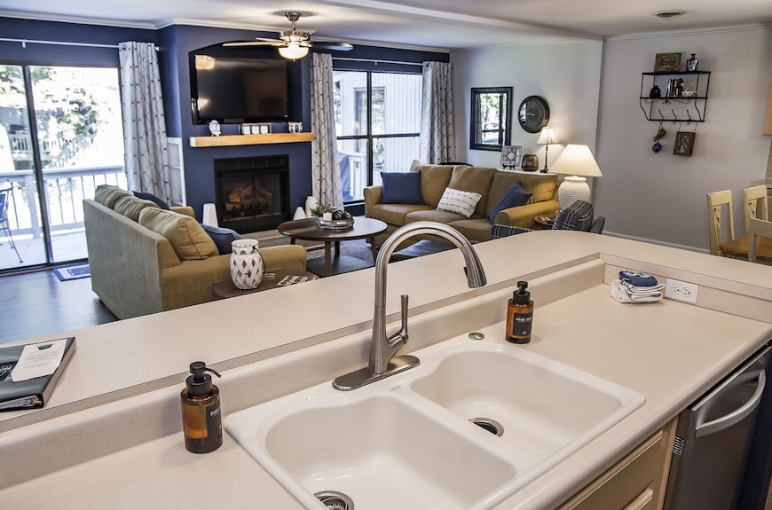 Resort Vacations At Fairfield Glade Tn Beautifully Decorated Condo With Pristine Lake Views - Fairfield Glade, TN