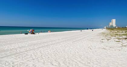 Bid A Wee Bungalow| Outdoor living| Private Pool & Private Beach Access| EV Charging