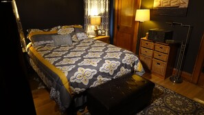 3 bedrooms, in-room safe, desk, iron/ironing board - Three bedrooms upstairs  (Milwaukee)