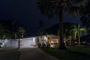 Exterior - Midcentury Modern 3 BR - With Pool in Sarasota, Close to Beaches! # VR25-00134 (Sarasota)