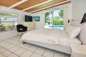 3 bedrooms, desk, iron/ironing board, free WiFi
