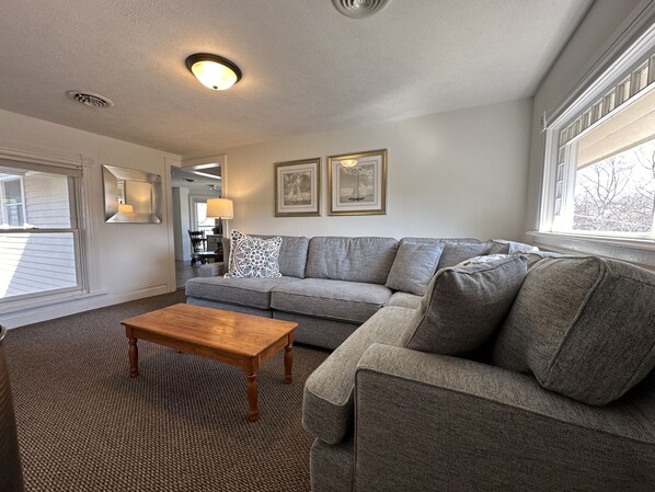 Smart TV, stereo, offices