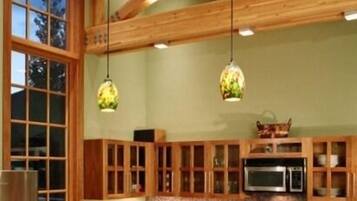 雪櫃、微波爐、焗爐、爐具