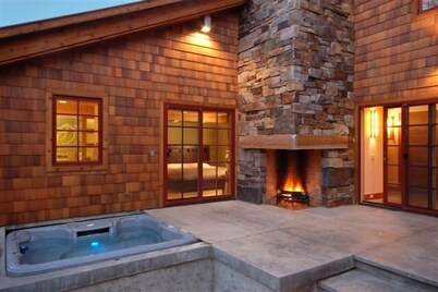 Mountain luxury at a reasonable price! Ideally located in Ketchum near the YMCA