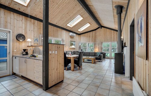 4 bedroom gorgeous home in Oksbøl