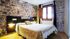 1 bedroom, iron/ironing board, bed sheets