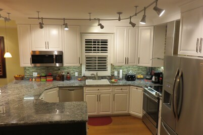 5 STAR yet low rates. 3 BR + 1 BR cottage, private pool, close to Duval.