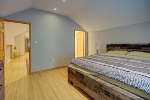 5 bedrooms, in-room safe, iron/ironing board, free WiFi