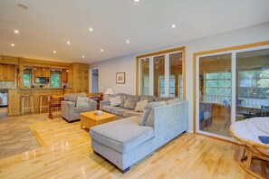 Smart TV, fireplace, books, video library