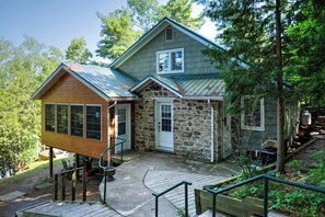 Exterior - Exclusive Lakefront Cottage on Big Rideau Lake – Private Dock, Sauna, & Sunset (Portland)